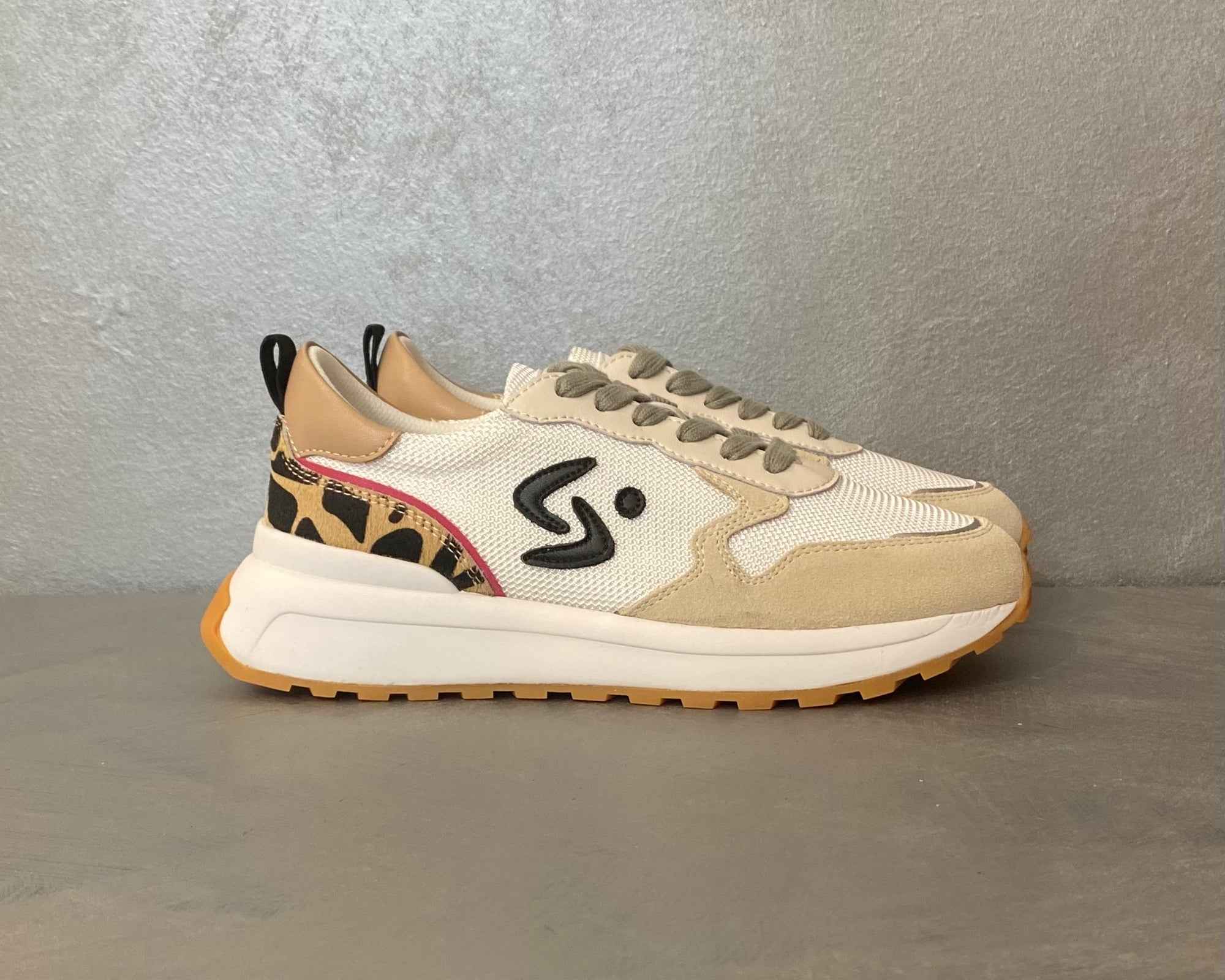 STAR FEET RUNNING CANVAS
