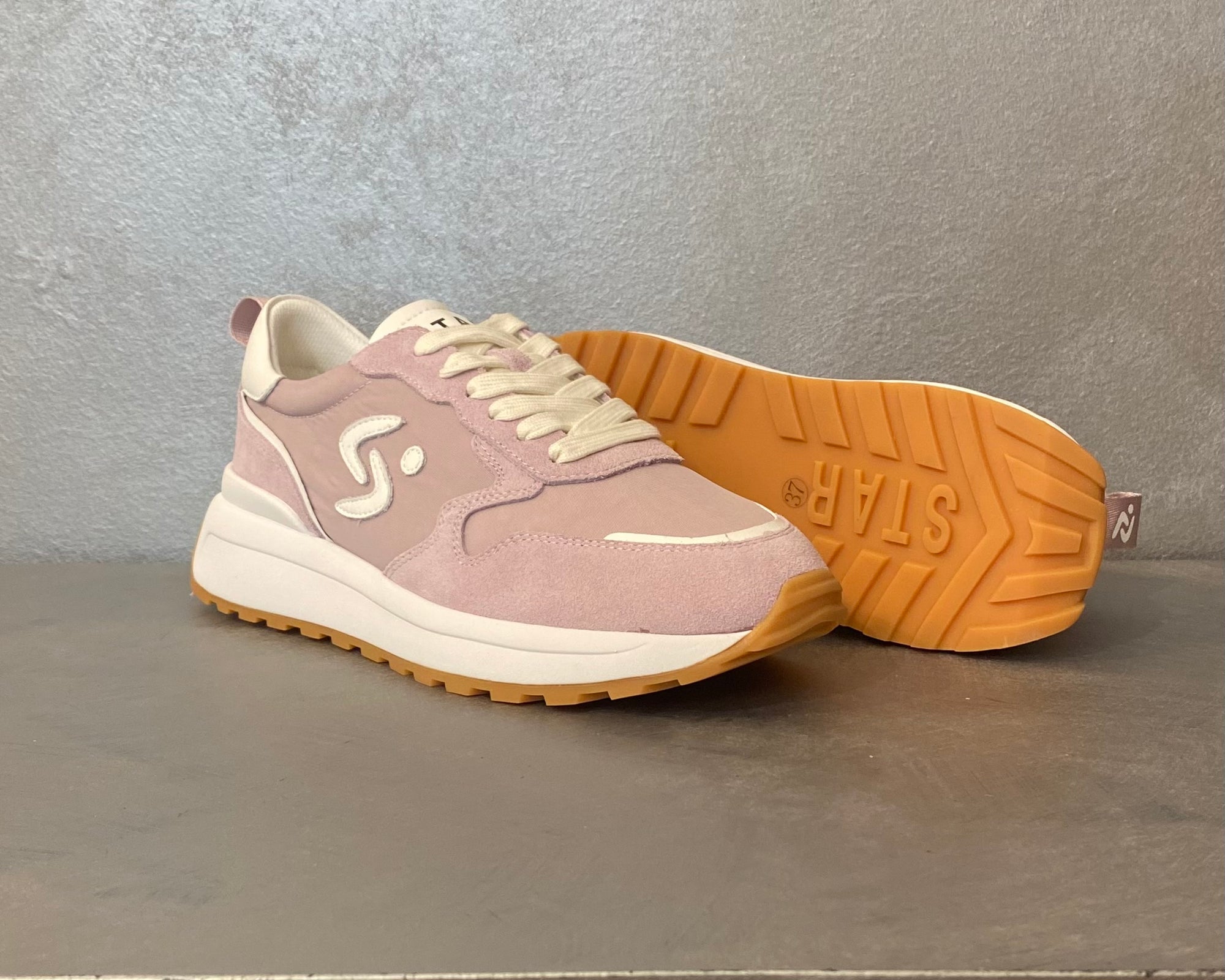 STAR FEET RUNNING CANVAS