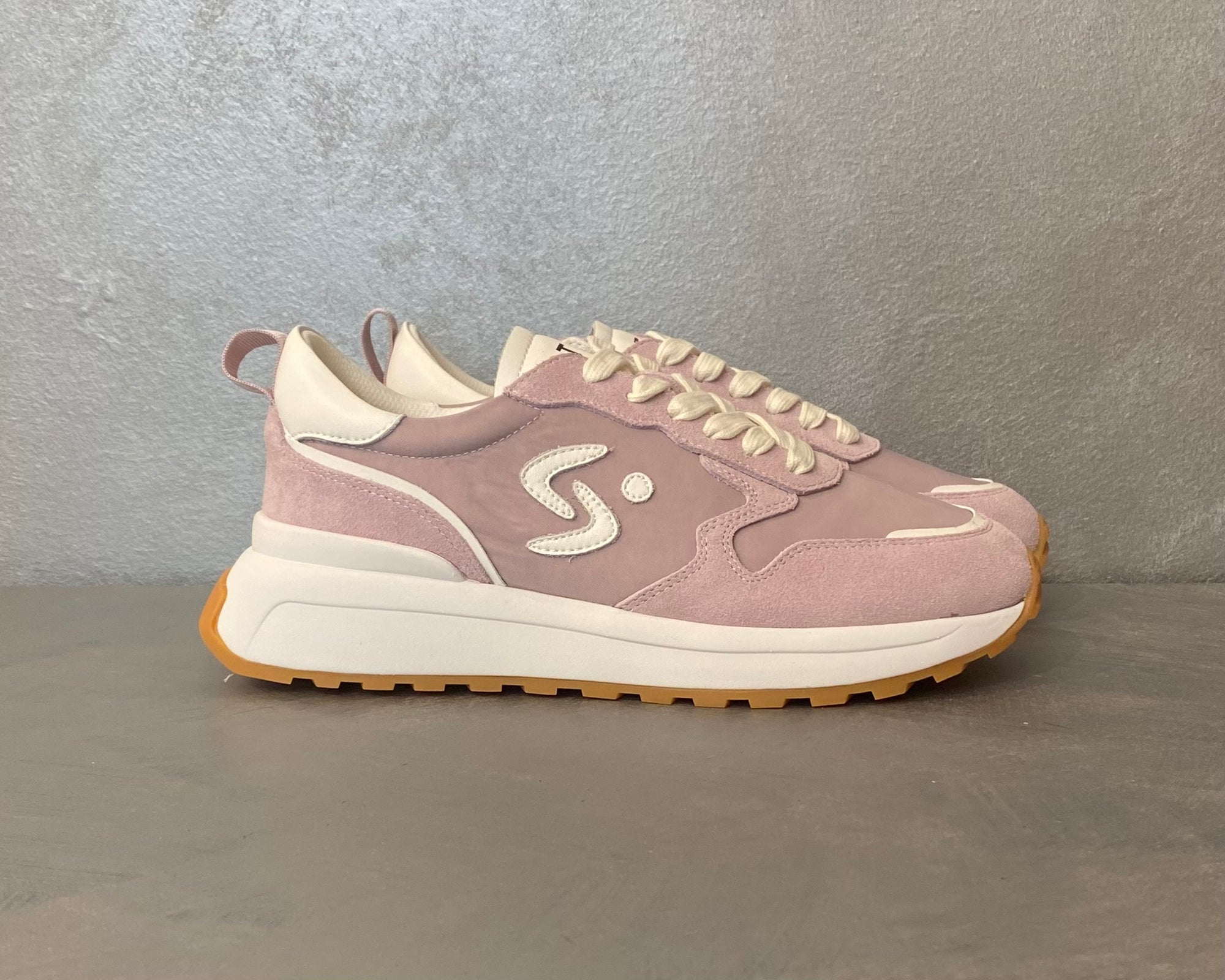 STAR FEET RUNNING CANVAS