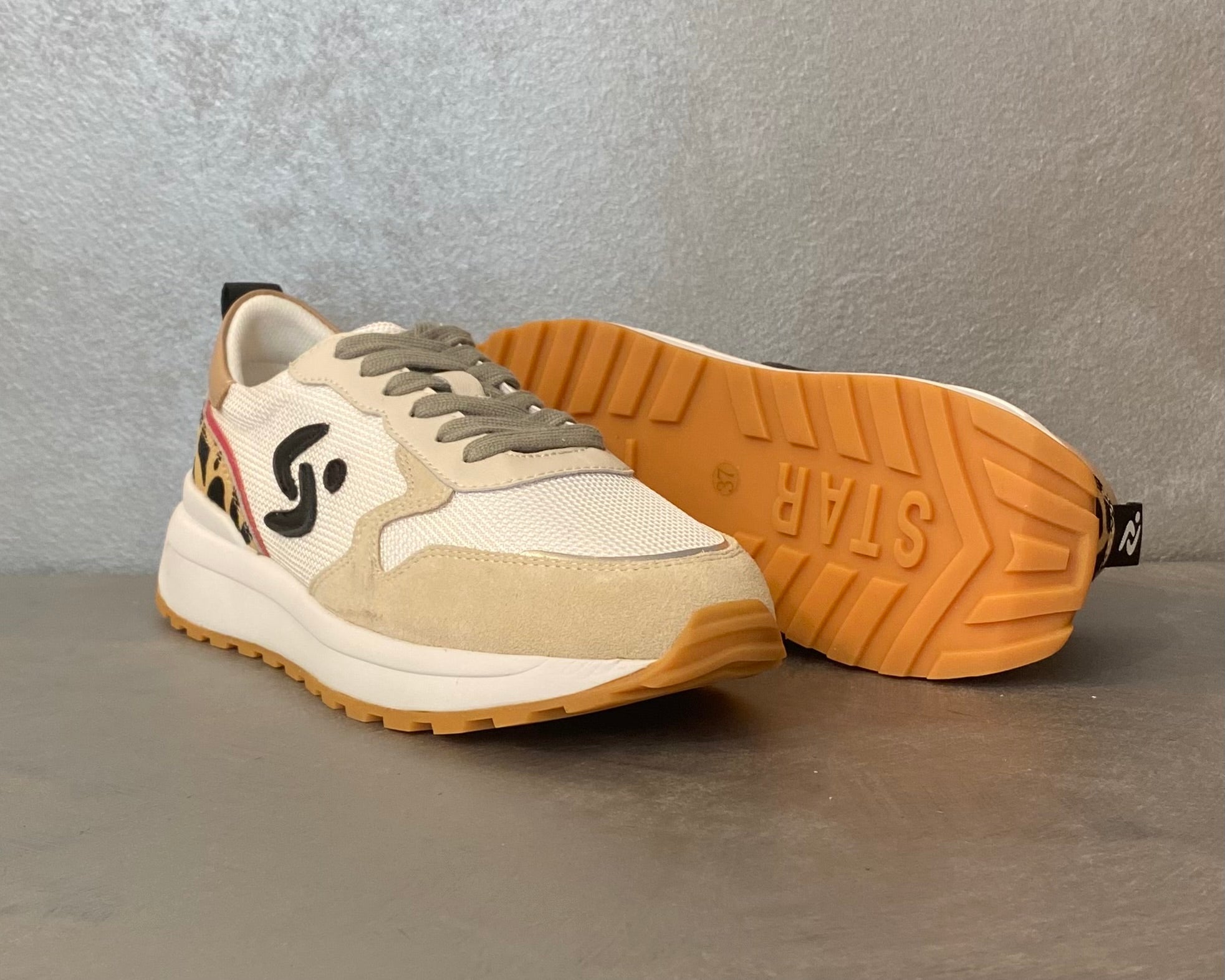 STAR FEET RUNNING CANVAS