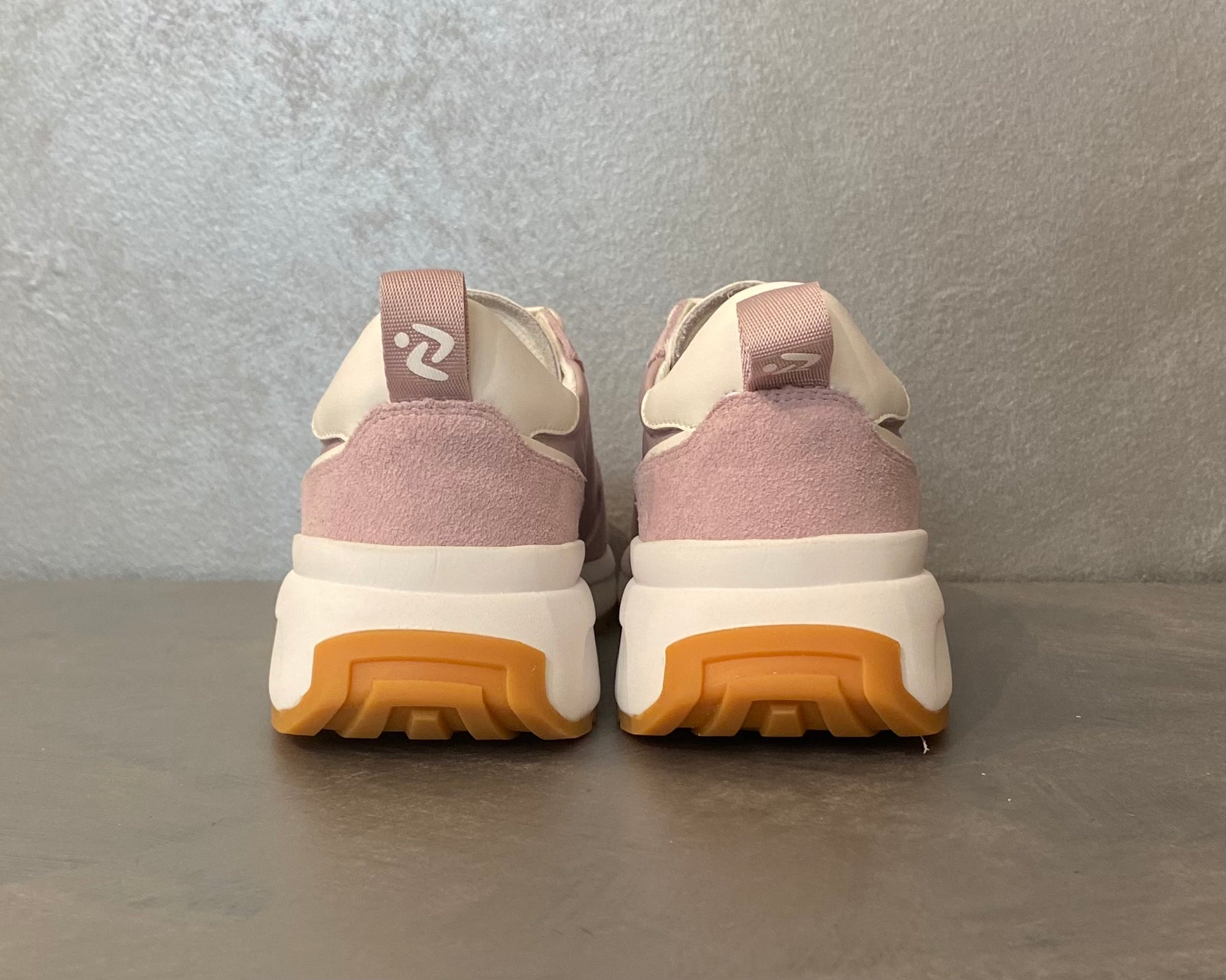 STAR FEET RUNNING CANVAS