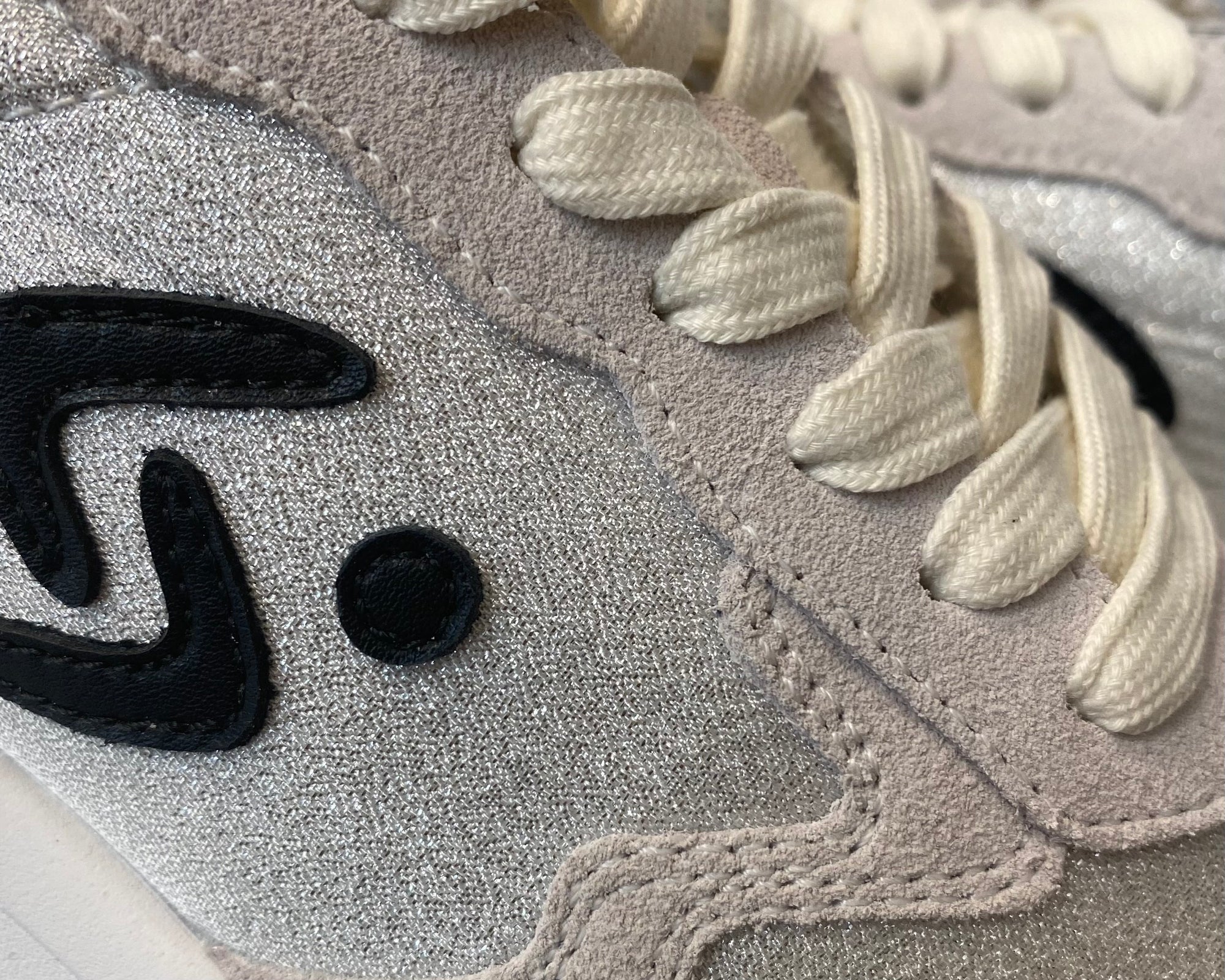 STAR FEET RUNNING CANVAS
