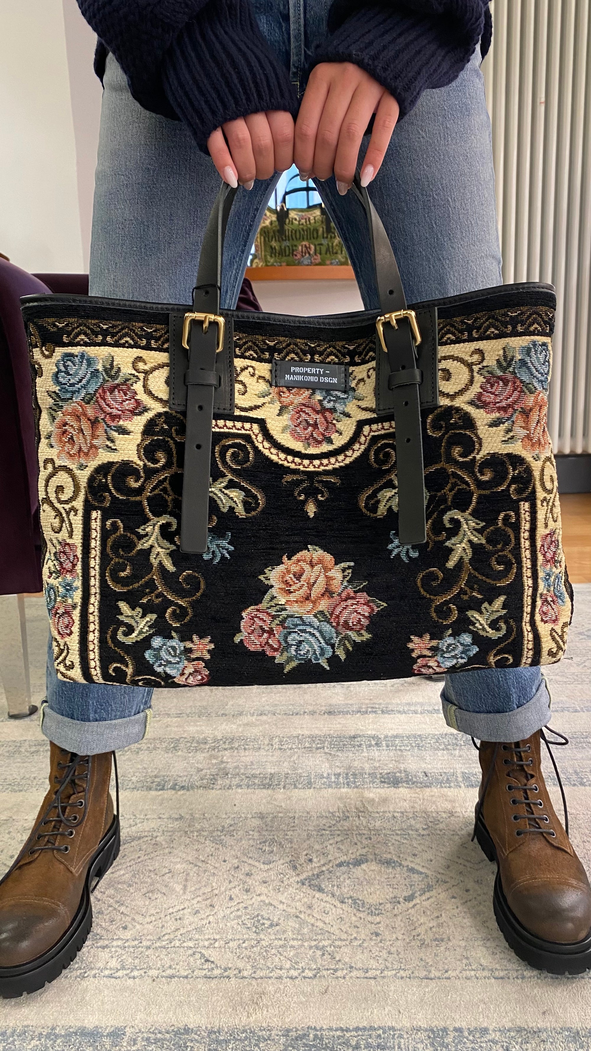 MANIKOMIO DSGN RUG BAG