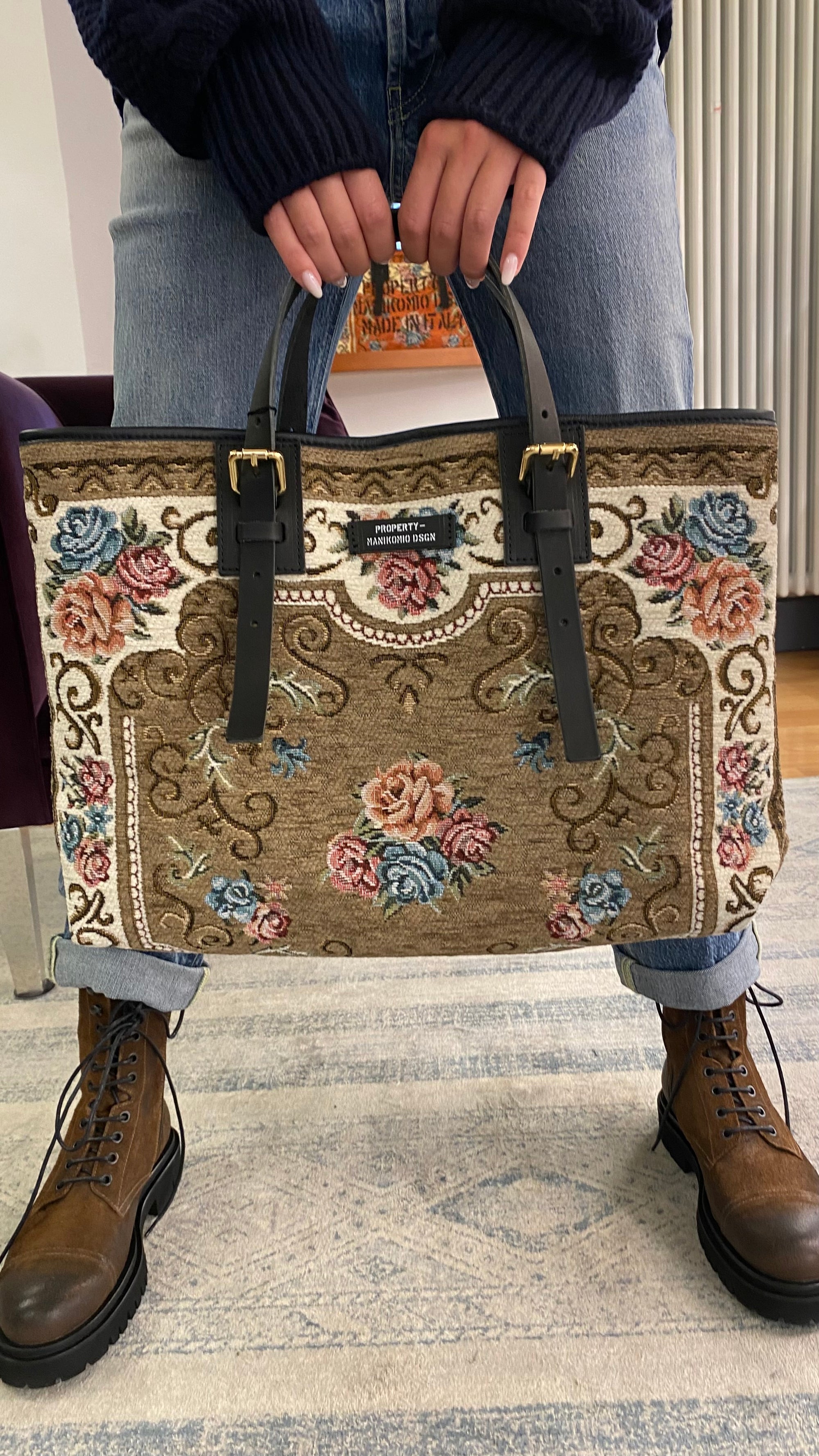 MANIKOMIO DSGN RUG BAG