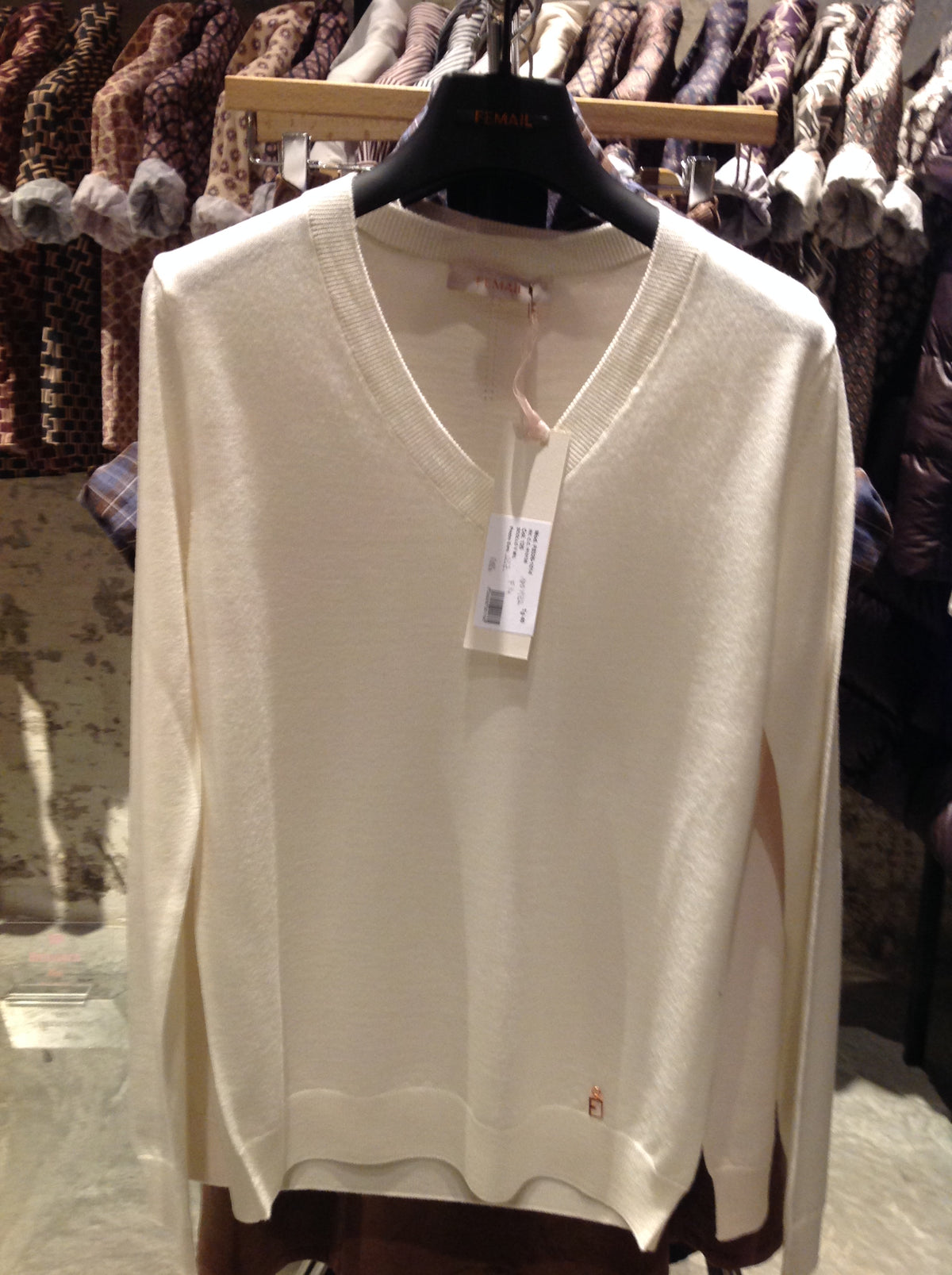 FEMAIL MAGLIA PESO MEDIO SCOLLO A V